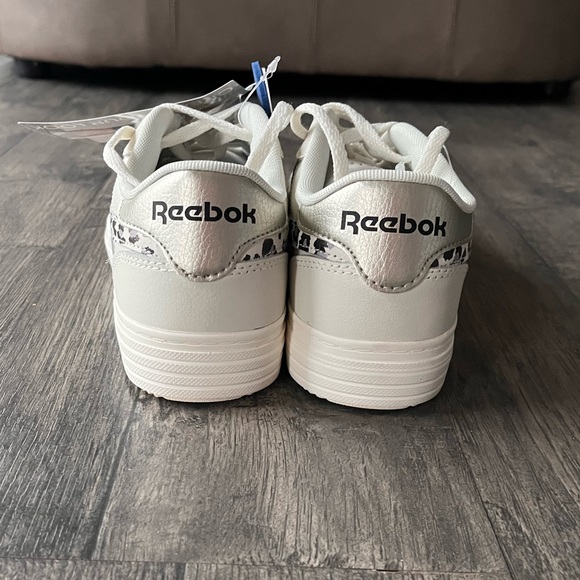 NWT Reebok Classic Tennis Shoe Size 7 - Picture 4 of 7